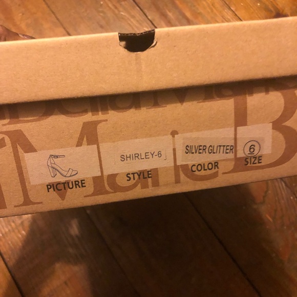 Silver heels - Picture 3 of 3